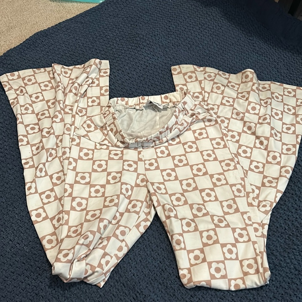 Princess Polly flare pants size 6 tan and white flowers